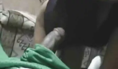 இரண்டு இருபால் வீரர்கள் கேள்வி தங்கள் பெண்கள் கூண்டில் இந்திய செக்ஸ்
